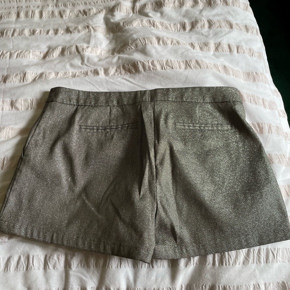 Jlo shiny shorts, pockets in front and back! - Picture 5 of 5